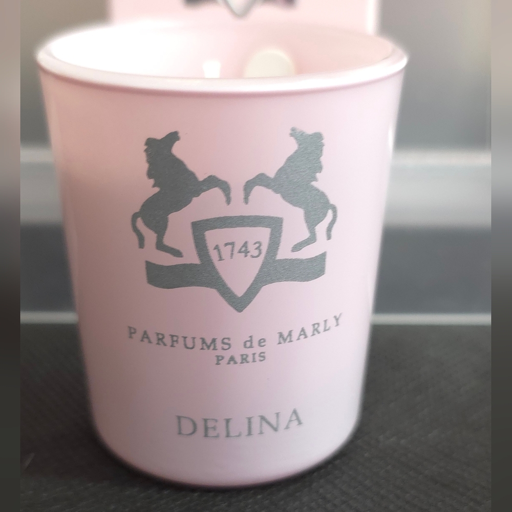 Parfums de Marly Delina Scented Candle - Soft Pink - Picture 2 of 4
